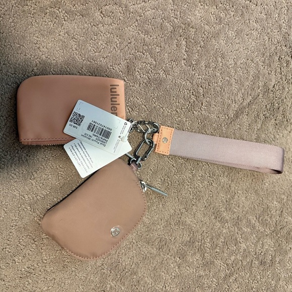 💢SOLD💢Lululemon Dual Pouch Wristlet Pink Pastel / Twilight Rose - Picture 3 of 6